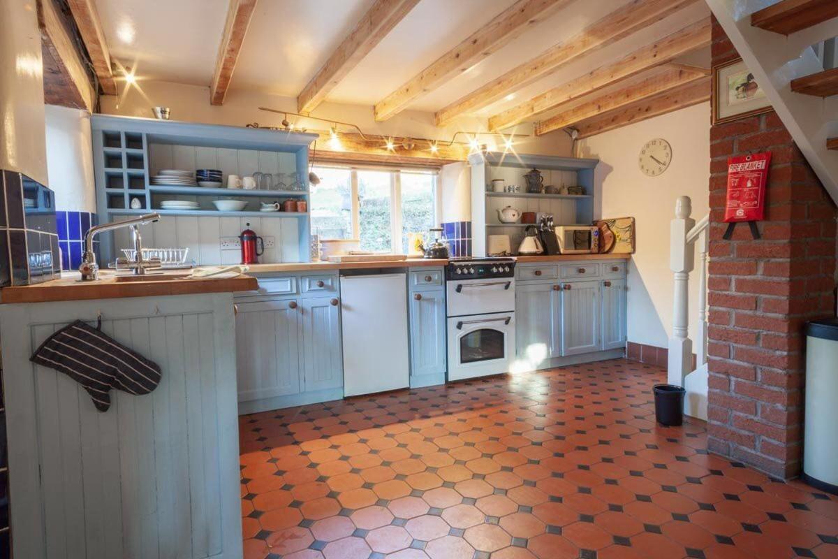 Lee House Farm Holiday Cottage With Possible Use Of Hot Tub Ninety Pounds A Session Waterfall 외부 사진