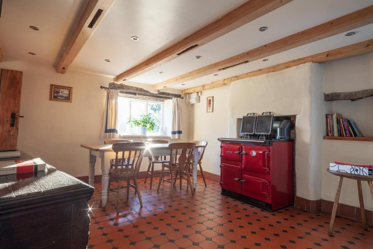 Lee House Farm Holiday Cottage With Possible Use Of Hot Tub Ninety Pounds A Session Waterfall 외부 사진
